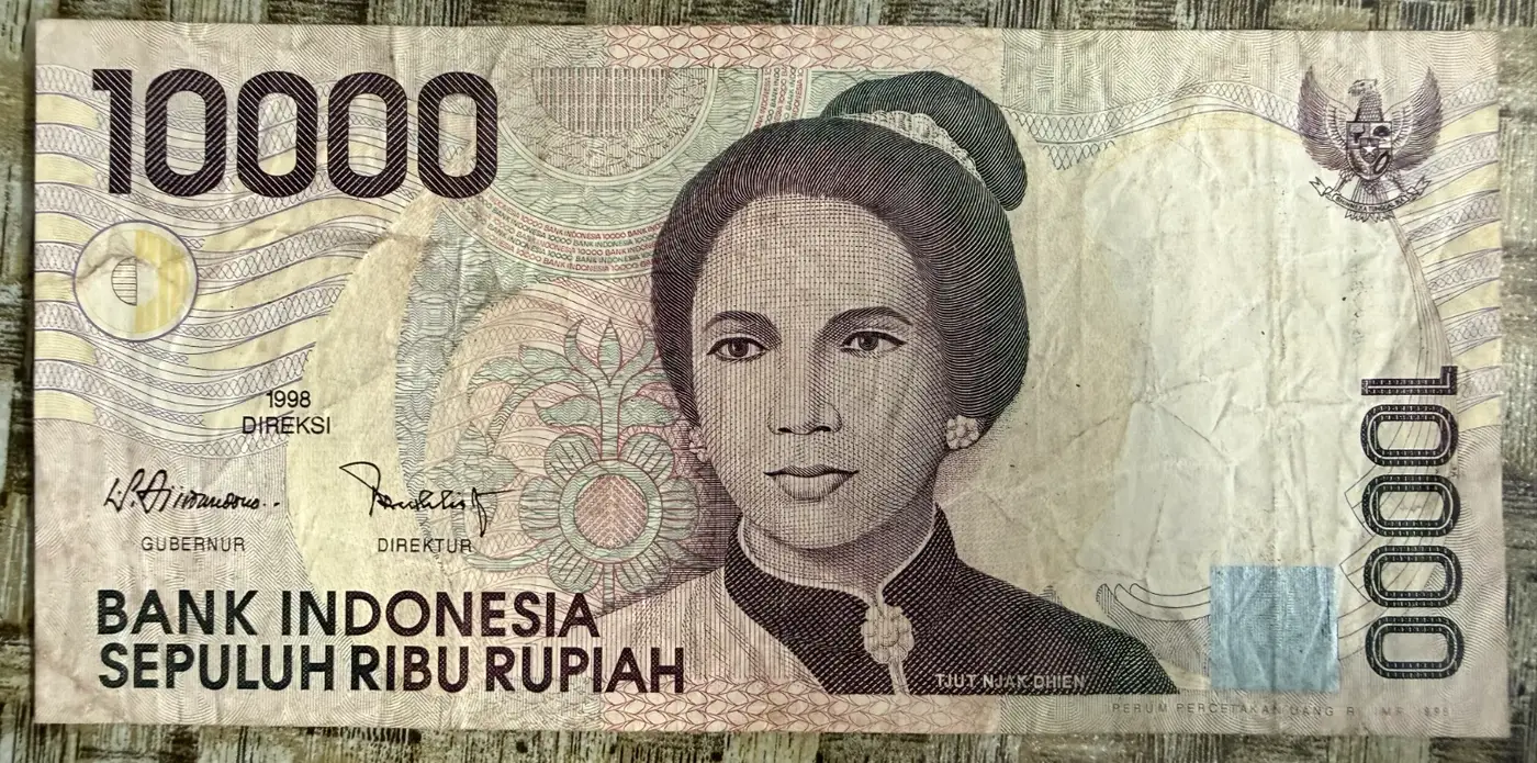 Uang Kertas 10.000 Rupiah Tjut Njak Dhien (1998) - uang kuno Indonesia asli - foto 1