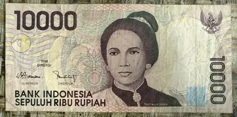 Uang Kertas 10.000 Rupiah Tjut Njak Dhien (1998) - uang kuno Indonesia era Orde Baru kondisi VG