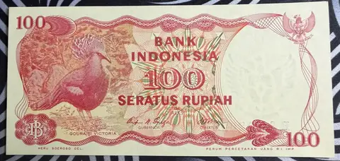 Uang Kertas Rp 100 Goura Victoria - Burung Dara Mahkota (1984) - uang kuno Indonesia era Orde Baru kondisi UNC